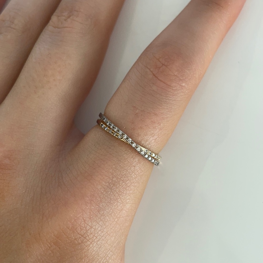 Two tone cross cross ring
